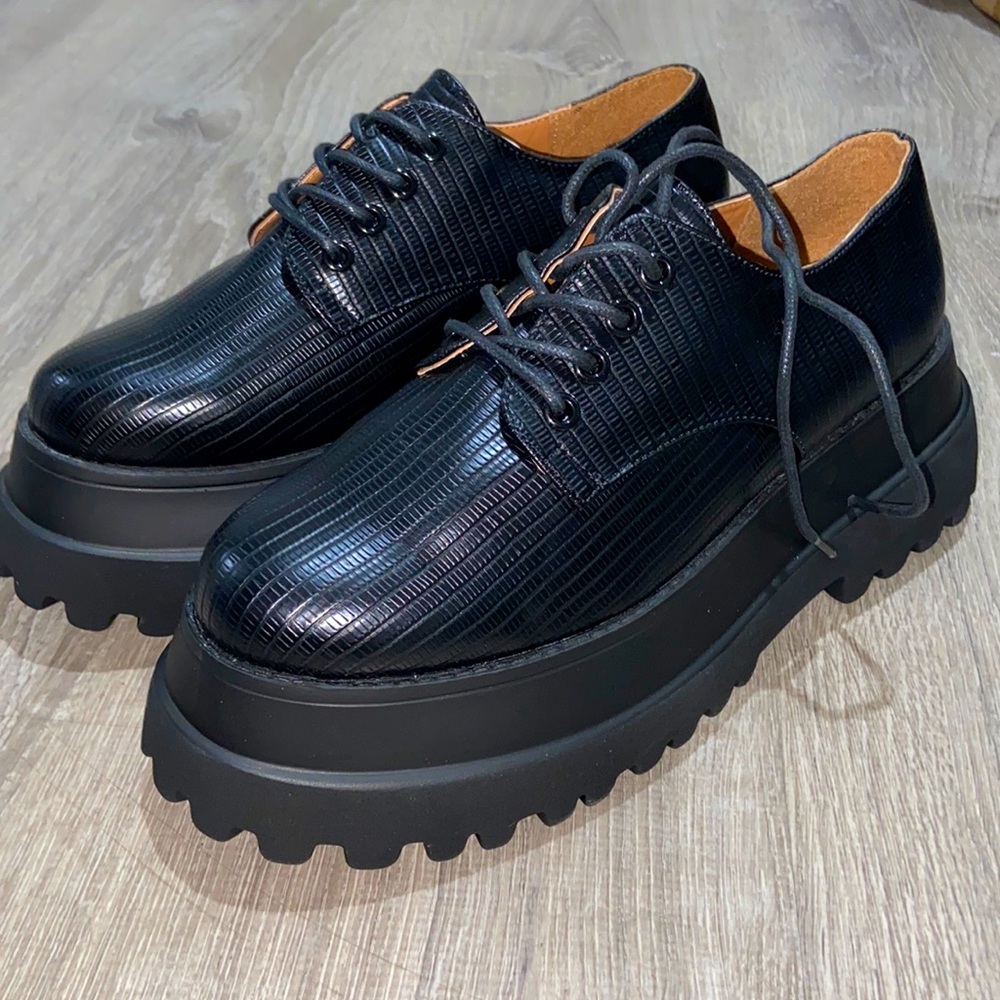Platform shoes